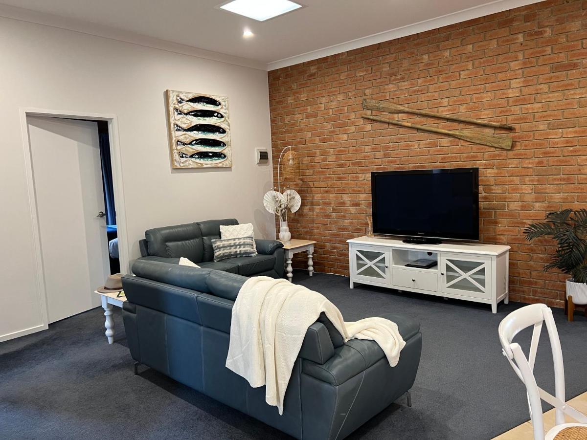 Coastal Waters Motor Inn Lakes Entrance Ngoại thất bức ảnh