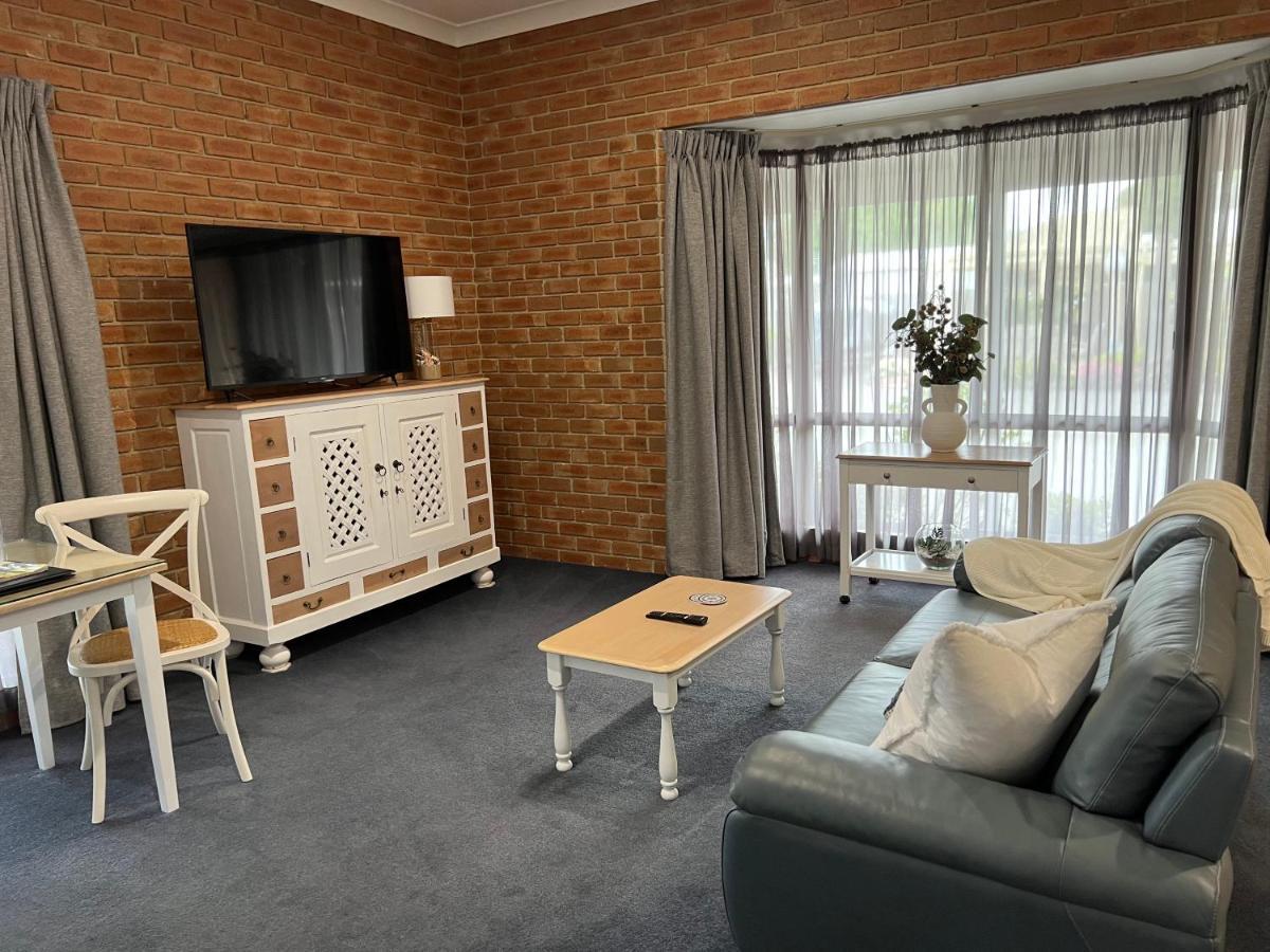Coastal Waters Motor Inn Lakes Entrance Ngoại thất bức ảnh