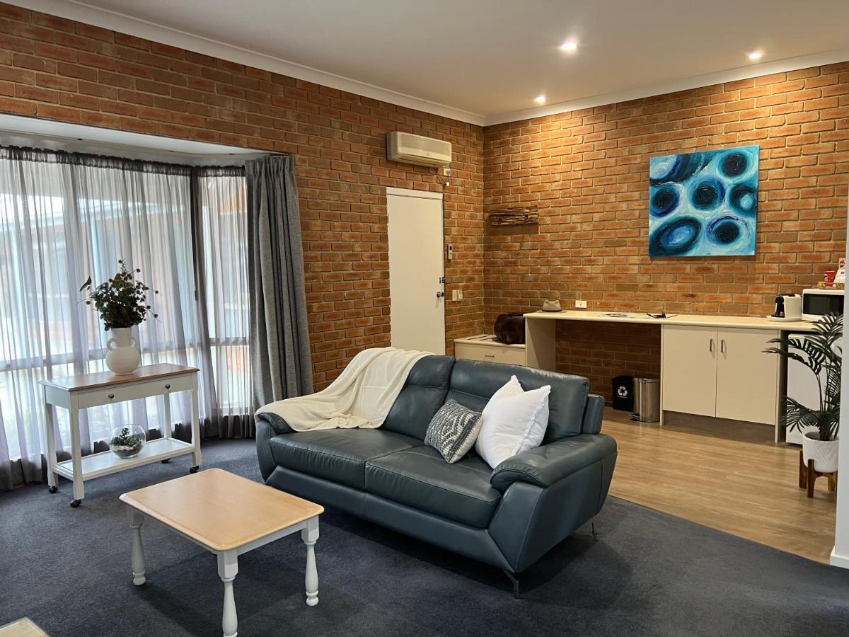 Coastal Waters Motor Inn Lakes Entrance Ngoại thất bức ảnh