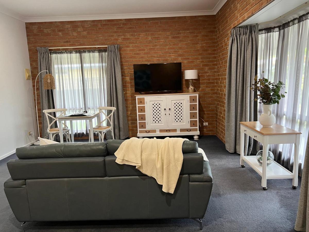 Coastal Waters Motor Inn Lakes Entrance Ngoại thất bức ảnh